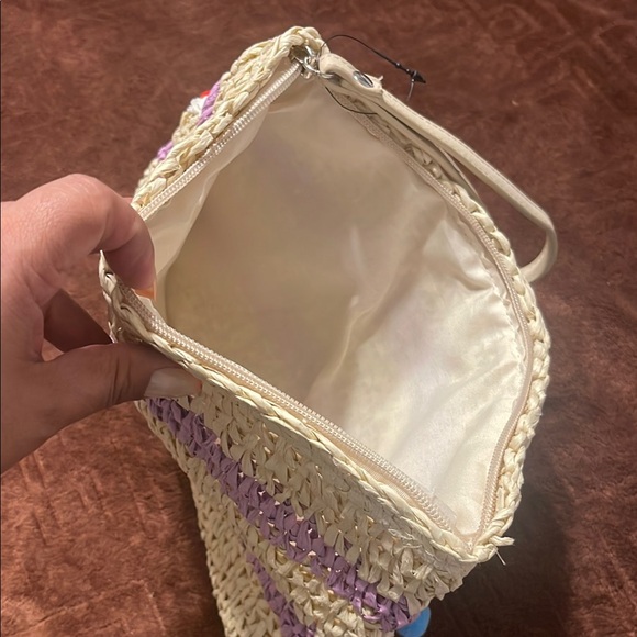 NEW Colorful Pom-Pom straw Clutch - Picture 2 of 3